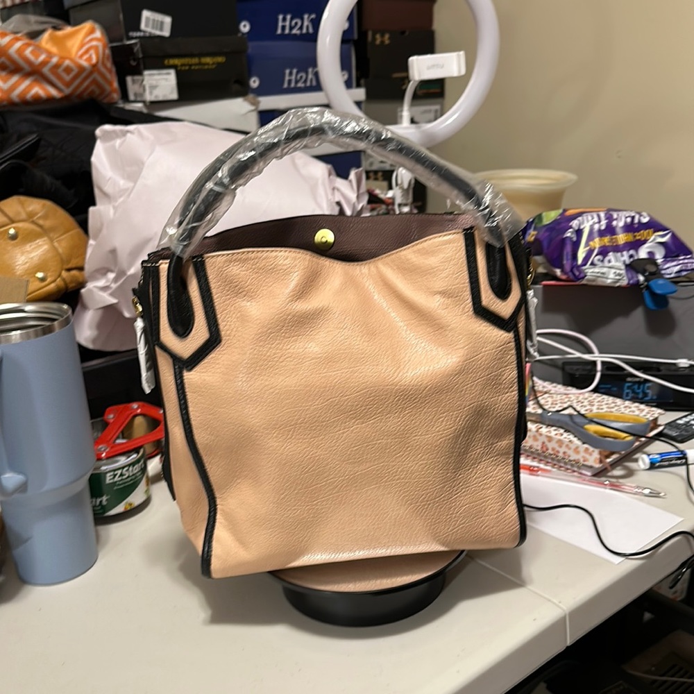NWT PEACH orYANI TOTE/ CROSSBODY